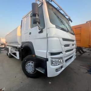 Camion arroseur d'<span class=keywords><strong>occasion</strong></span> pour le nettoyage routier, haute capacité, HOWO 371 - Product Image 1