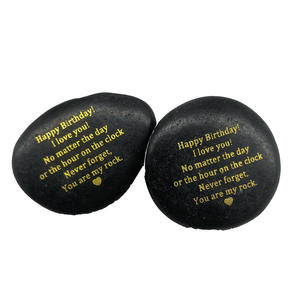 Piedras Naturales Negras con Diseños en Letras Doradas, Ecológicas y Duraderas, Personalizables - Product Image 3