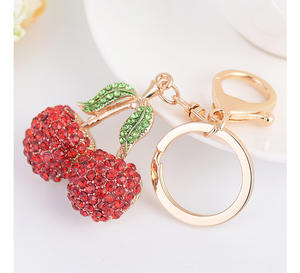 Porte-clés Charm Cerise Scintillante avec Feuilles et Strass, Pendentif Alimentaire Brillant - Product Image 4