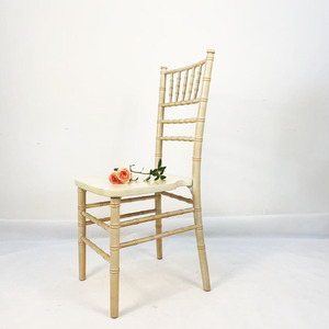 Chaises <span class=keywords><strong>de</strong></span> salle <span class=keywords><strong>de</strong></span> banquet en bois Chiavari à la <span class=keywords><strong>chaux</strong></span> à vendre - Product Image 3
