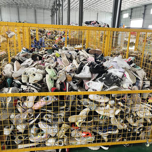 Vente en gros de chaussures de course S32 de marque internationale pour hommes, marques de sport d'occasion, fourniture directe par l'usine de chaussures usagées en balles - Product Image 3