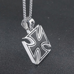 สร้อยคอจี้รูปกางเขนเคลือบสีสไตล์วินเทจ ทำจากสแตนเลส 316L และไทเทเนียม สำหรับผู้ชาย เครื่องประดับแฟชั่น - Product Image 5