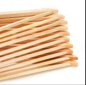 ไม้แขวนเสื้อไม้สีธรรมชาติสำหรับเสื้อโค้ท - Product Image 5