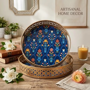 Plateaux décoratifs ronds avec motif floral, style bohème, avec poignée, artisanat en métal - Product Image 1