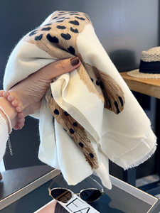 Elegante Sciarpa Grande in Lana con Motivo Ghepardo, Sottile Coprispalle Stile Moneta Antica Vintage, Novità 2026, Copertura per Stanze Climatizzate - Product Image 6