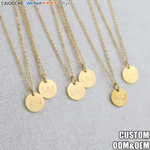 CAIOOCHE Collana Minimalista Ispirata al Movimento <span class=keywords><strong>Femminista</strong></span> con Ciondolo a Disco in Acciaio Inossidabile, Simbolo Personalizzabile con Incisione, Collana Personalizzata a Forma di Seno - Product Image 1