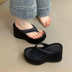 2025 <span class=keywords><strong>infradito</strong></span> estivo <span class=keywords><strong>infradito</strong></span> di alta qualità Sole spesse scarpe primaverili <span class=keywords><strong>sandali</strong></span> con zeppa da <span class=keywords><strong>donna</strong></span> - Product Image 6