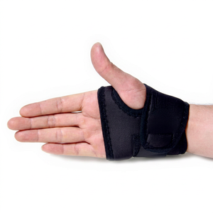 อุปกรณ์พยุงข้อมือ PRO Healthcare พร้อมห่วงรัดนิ้วหัวแม่มือสำหรับออกกำลังกายและครอสฟิต - สำหรับผู้ชายและผู้หญิง - Product Image 1