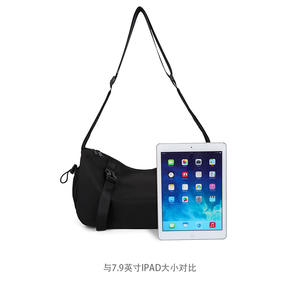 Sac bandoulière pour homme en nylon, grande capacité, couleur noire unie, haute qualité, pour tenues de tous les jours, printemps - Product Image 1