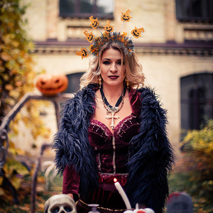 Diadema de Halloween XH con Calabaza, Araña y Plumas, Decoración Divertida para Fiesta del Festival de los Fantasmas, Tocado con Tiras de Colores Radiales - Product Image 6