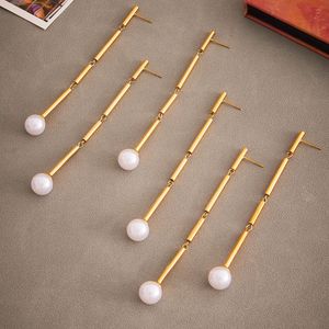 Orecchini Pendenti Lunghi con Catena a Graffetta in Gioielleria <span class=keywords><strong>Fine</strong></span>, Placcati in Oro 18k, Acciaio Inossidabile con Perle per Donna - Product Image 3