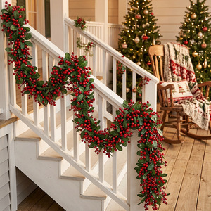 Guirlande murale de Noël avec baies rouges artificielles et feuilles vertes, 36 pouces - Product Image 3
