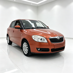 Práctico Skoda <span class=keywords><strong>Fabia</strong></span> 2012 1.6L Automático Compacto <span class=keywords><strong>Hatchback</strong></span> de 5 Plazas con Volante a la Izquierda, Coche Usado de Gasolina para Uso Familiar en África - Product Image 2