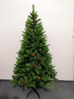 Sapin de Noël artificiel avec des cônes de pin et des baies rouges, pointes mélangées, arbre de Noël vert dense pour la décoration de la maison et des hôtels