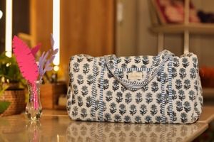 Main bloc imprimé coton sac polochon fait à la main voyage fourre-tout week-end fermeture éclair écologique matelassé grande capacité coton Durable - Product Image 3