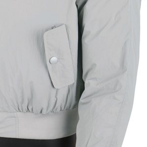 Chaqueta Corta Acolchada Personalizada con Capucha, Color Gris Claro, Abrigo de Invierno Cálido y Cortavientos para Hombre, Venta al por Mayor de TOPSHOW OEM - Product Image 3