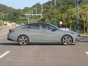 <span class=keywords><strong>Precio</strong></span> Económico, Elantra 2023 <span class=keywords><strong>Nuevo</strong></span>, 5 <span class=keywords><strong>Plazas</strong></span>, Sedán Compacto, Automático, 1.5L, Neumáticos R18, Cámara Trasera, Luces LED, Techo Corredizo, en Venta - Product Image 6