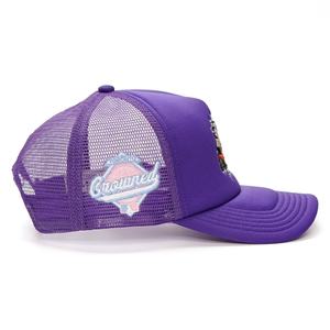 Casquettes de camionneur personnalisées en mousse à 5 panneaux avec logo brodé, dos en maille, couleur violette - Product Image 3