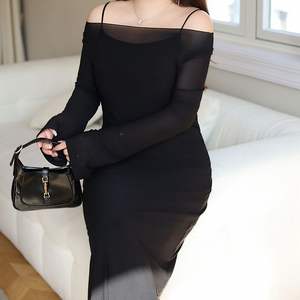 Ensemble robe de soirée sirène en maille Runqi, noir, épaules dénudées, en mousseline, deux pièces, grande taille, N8841 - Product Image 2