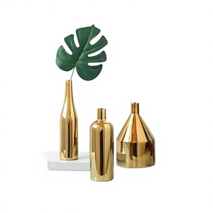 Juego de 3 Jarrones de Flores Artificiales de Hierro Color Dorado para Mesa, Diferentes Tamaños y Formas, a un Precio Razonable - Product Image 1