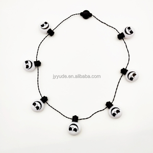 Collar LED de 13 Luces con Forma de Fantasma de Halloween de Dreidel Company, Funciona con Pilas, Accesorio de Disfraz - Product Image 6