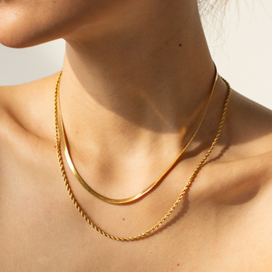 Collier double couche en acier titane, bijoux unisexes, élégants et décontractés - Product Image 1