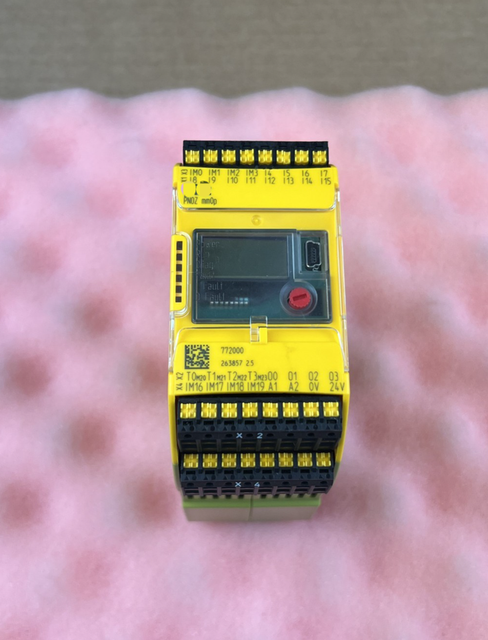 Brand New Original Industrial Automation Equipment Best Price 772000 Poz Mm0p Safety Controller Plc