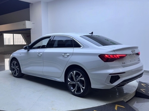 Voiture d'occasion très demandée Audi A3 2023 Facelift A3L Limousine 35 TFSI Luxe Sport - Product Image 4