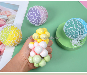 Pelota Antiestrés de 6cm, Arcoíris, Cambia de Color, de Harina, TPR, Suave, para Niños y Adultos - Product Image 4