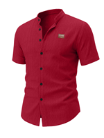 Kemeja Pria Ringan Bernapas Kerah Tegak Lengan Pendek Kancing Depan dengan Label Kulit Imitasi Kustom untuk Pakaian Musim Panas Resort