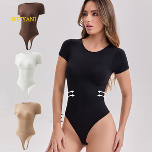 Body gainant pour femme à col rond et manches courtes, effet push-up <span class=keywords><strong>fessier</strong></span>, avec fermetures de soutien-gorge, design t-shirt sans couture, coupe string basique - Product Image 1