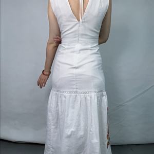Nouvelle Robe Longue Décontractée pour Femme, Style Été, Sans Manches, Broderies Florales, Col en V, Coupe Slim - Product Image 4
