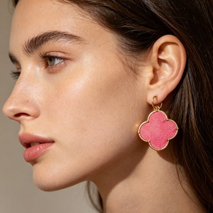 Pendientes Vintage de Concha de Abulón con Flores para Mujer, Pendientes Colgantes de Trébol con Incrustaciones de Cuero Estilo Boho, Joyería de Moda Estilo Western - Product Image 1