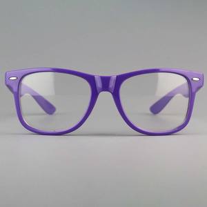 Venta al por mayor de moda de colores de alta calidad de plástico de luz Vintage gafas de sol Retro de moda de diseño de los hombres y las mujeres - Product Image 5