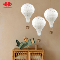 Lanterne LED personnalisée en forme de montgolfière de Noël pour les décorations de vitrine de magasin et les fêtes de fin d'année