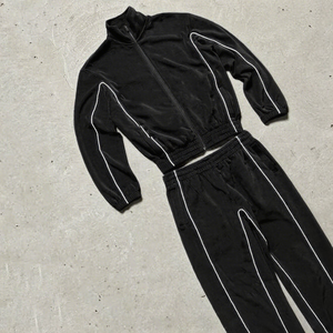 Vente en gros de survêtements de <span class=keywords><strong>jogging</strong></span> surdimensionnés réfléchissants personnalisés survêtements évasés en velours vêtements de sport survêtements pour hommes - Product Image 3