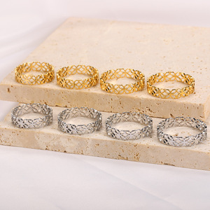 Koreanischer einfacher Hohlring aus 18 Karat Edelstahl, herzförmiger geometrischer <span class=keywords><strong>Ring</strong></span> für Männer und Frauen mit römischem Ziffern <span class=keywords><strong>ring</strong></span> - Product Image 2