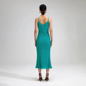 เดรสไหมพรมสีเขียวประดับลูกปัดแบบสายเดี่ยว ยาวปานกลาง แขนกุด ดีไซน์หรูหรา เซ็กซี่ สไตล์ลำลอง สำหรับฤดูร้อน ขายส่ง - Product Image 3