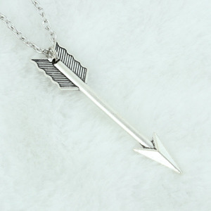 Collar de aleación T19 Retro El Señor de los Anillos con flecha <span class=keywords><strong>del</strong></span> <span class=keywords><strong>Hobbit</strong></span>, cadena de serpiente, cadena para suéter, superventas, venta al por mayor de fábrica - Product Image 2