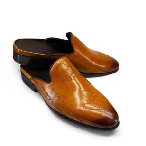 รองเท้าแตะกีฬาน้ำหนักเบาสำหรับทุกเพศ ใส่สบาย ระบายอากาศได้ดี เหมาะสำหรับวันหยุดพักผ่อนริมชายหาด แฟชั่นทันสมัย รองเท้าแตะสำหรับกิจกรรมกลางแจ้ง ปิดนิ้วเท้า - Product Image 1