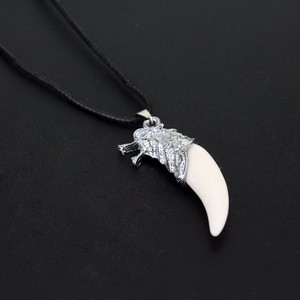 Collier avec cordon <span class=keywords><strong>en</strong></span> cuir - Bijou tendance <span class=keywords><strong>en</strong></span> résine avec pendentif tête de loup <span class=keywords><strong>en</strong></span> alliage - Collier pour homme avec motif dents de loup - Product Image 6