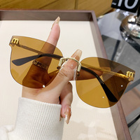 Lunettes de soleil carrées dégradées de marque M pour hommes et femmes, tendance 2026, style classique Y2K, sans monture, en métal, pour voyage, protection UV400