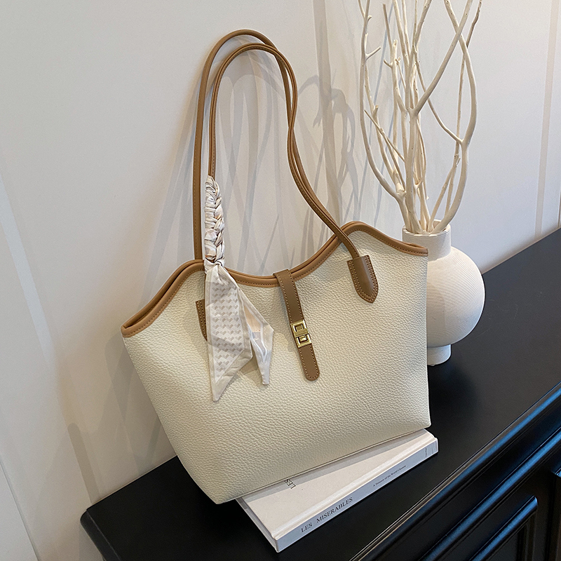 Sac fourre-tout en PU (40*23*12 cm)-couleur 1