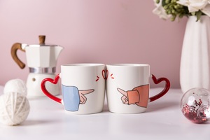 Set <span class=keywords><strong>di</strong></span> Tazze per Coppie Romantiche ed Ecologiche in Porcellana Riutilizzabile, Rosso e Bianco, 400ml, con Manico <span class=keywords><strong>a</strong></span> <span class=keywords><strong>Forma</strong></span> <span class=keywords><strong>di</strong></span> <span class=keywords><strong>Cuore</strong></span>, Confezione Regalo per Matrimonio, Lavabili in Lavastoviglie - Product Image 6