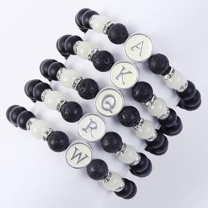 <span class=keywords><strong>Jane</strong></span> <span class=keywords><strong>Eyre</strong></span> Gros Mode 26 Initiales De Yoga Coloré Perles 8 mm Pierres De Lave Noire Perlée Lumineux Lettres Bracelets - Product Image 5