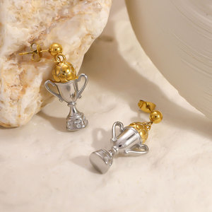 Boucles d'oreilles pendantes de sport en acier inoxydable 316L plaqué or 14k 18k, motif Coupe du Monde de football, pour femmes - Vente en gros de bijoux de mode - Product Image 1