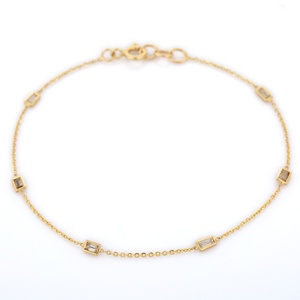 Pulsera minimalista de oro amarillo sólido de 18 quilates hecha a mano para mujer, joyería delicada de diamantes Baguette cónicos naturales para regalo - Product Image 1