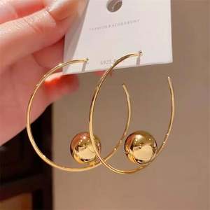 Pendientes de Aro Grandes y Exagerados Chapados en Oro Hipoalergénicos al por Mayor para Mujer, Joyería de Fiesta - Product Image 1