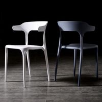 Tabouret à dossier en plastique épaissi de style nordique, chaise de salle à manger en corne de bœuf, chaise simple de style italien, chaise pour adultes et personnes âgées, Chine