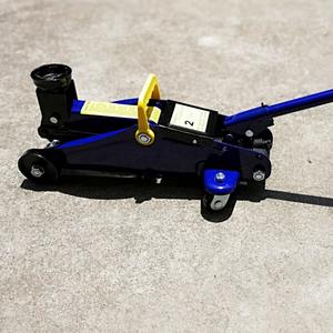 Martinetto Idraulico a Carrello a Basso Profilo in Acciaio da 2 Tonnellate, Sollevamento Rapido, Certificato CE - Product Image 2